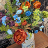 Boeket Art in Bloom + Heinen Delftsblauw Melkbusvaas Wildbloemen